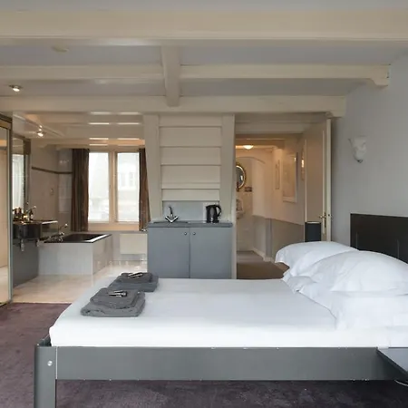 Double Floor Canal Estate Guest house