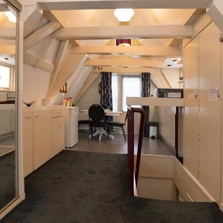 Double Floor Canal Estate Guest house *
