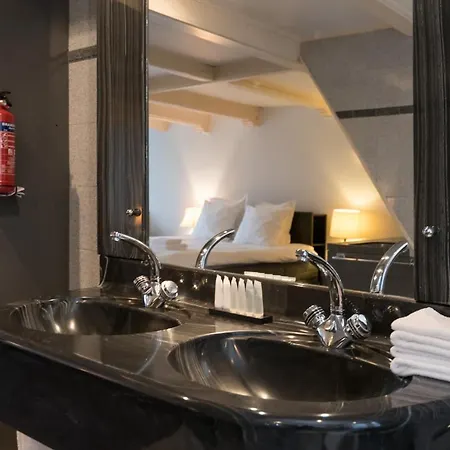 Double Floor Canal Estate *
