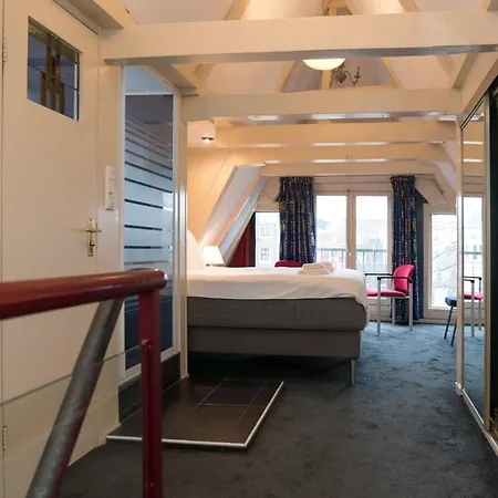 Double Floor Canal Estate *