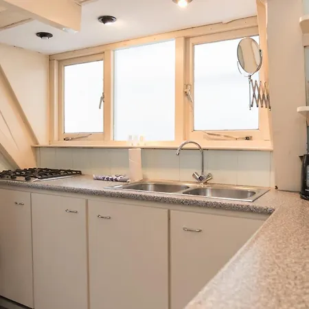 Guest house Double Floor Canal Estate