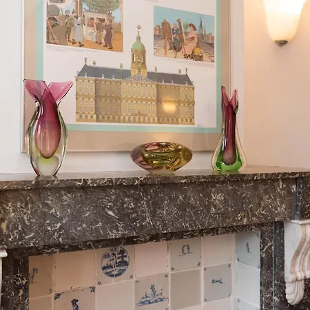 Double Floor Canal Estate Guest house *