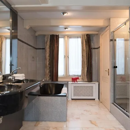Double Floor Canal Estate Penzion *