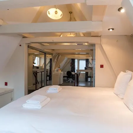 Double Floor Canal Estate Guest house *