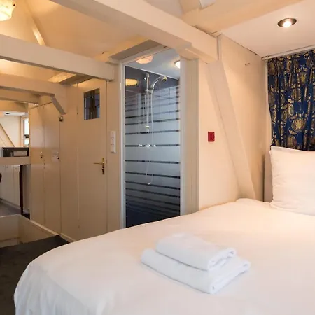 Double Floor Canal Estate Guest house *